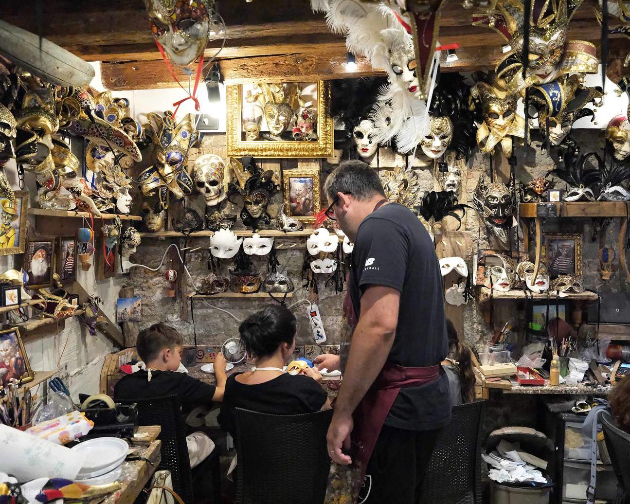 เวิร์กชอปการทำหน้ากากสำหรับงานคาร์นิวัลในเวนิส