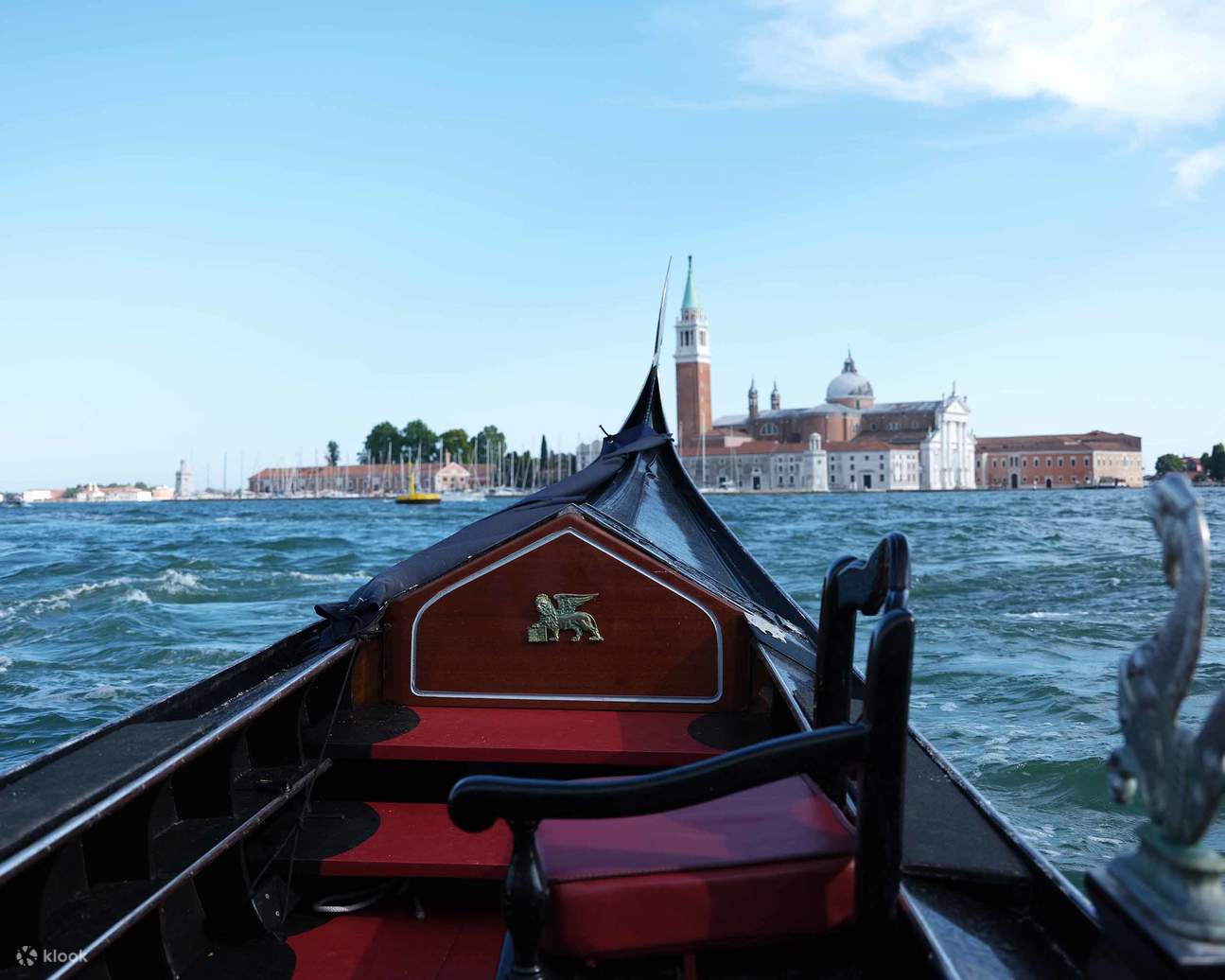 Romantische Gondelfahrt auf dem Canal Grande in Venedig