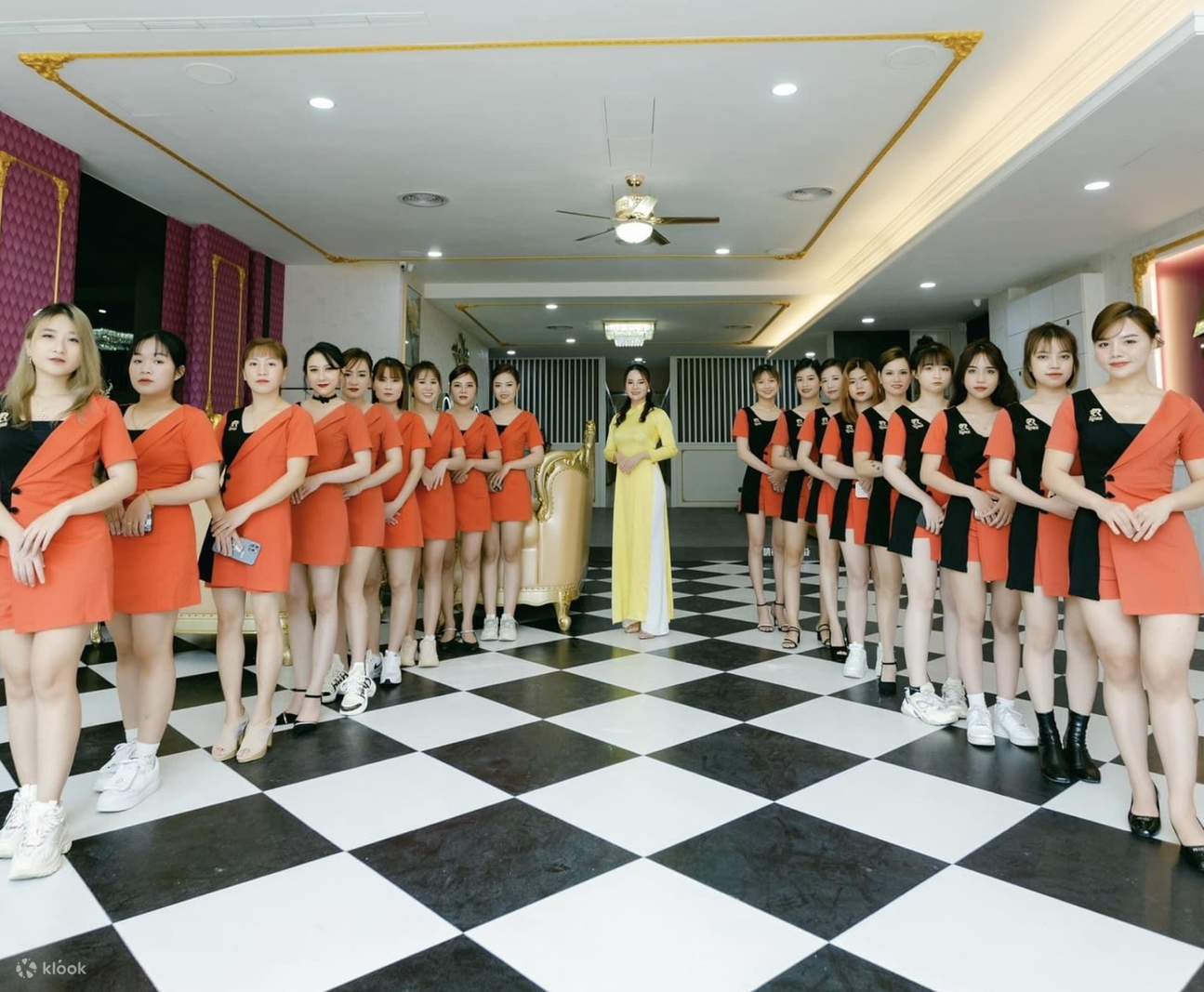 Rosa Vietnamese Hair Shampoo Group - Cupón para Champú Vietnamita para el Cabello y Experiencia de Masaje Vietnamita - Tienda Insignia en Taichung