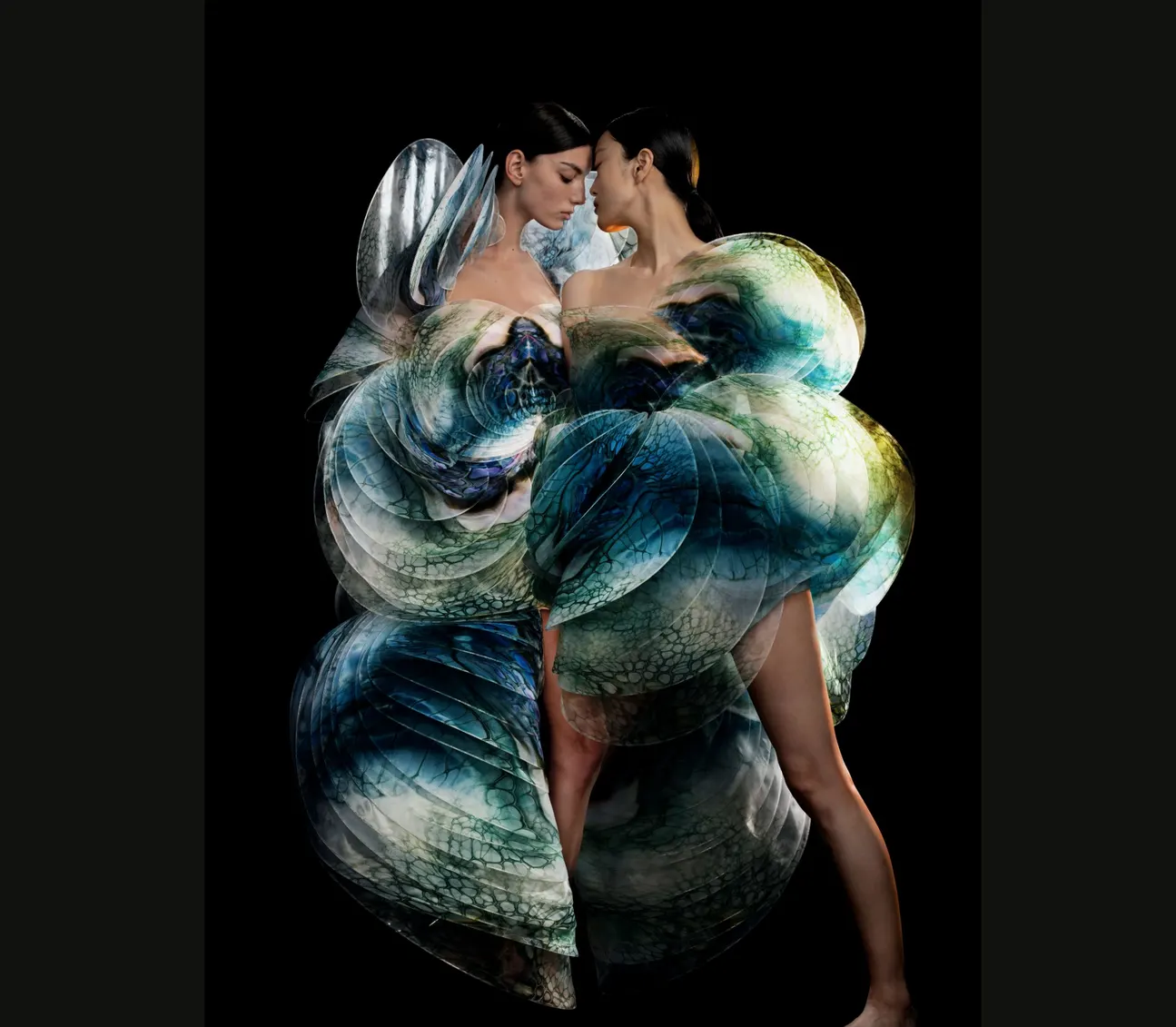 Iris van Herpen, fashion, sculpting, sculpting the senses, visionary fashion