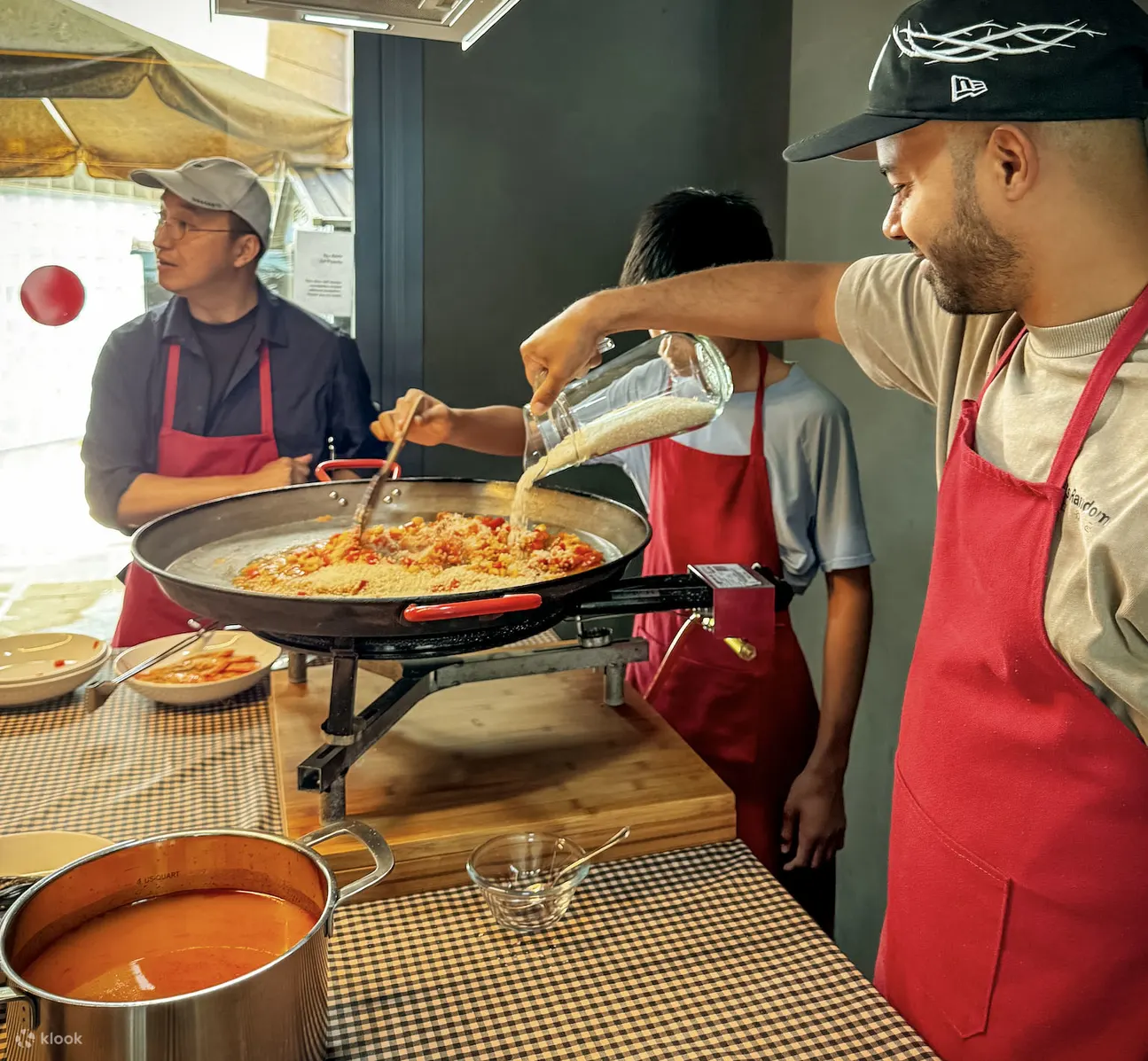 巴塞罗那：Paella Maestro 海鲜饭配西班牙小吃和桑格利亚酒