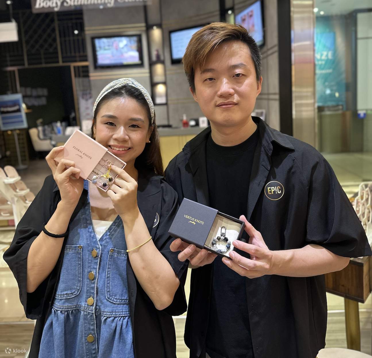 Atelier d'accessoires en pierres fines par Floral Knots