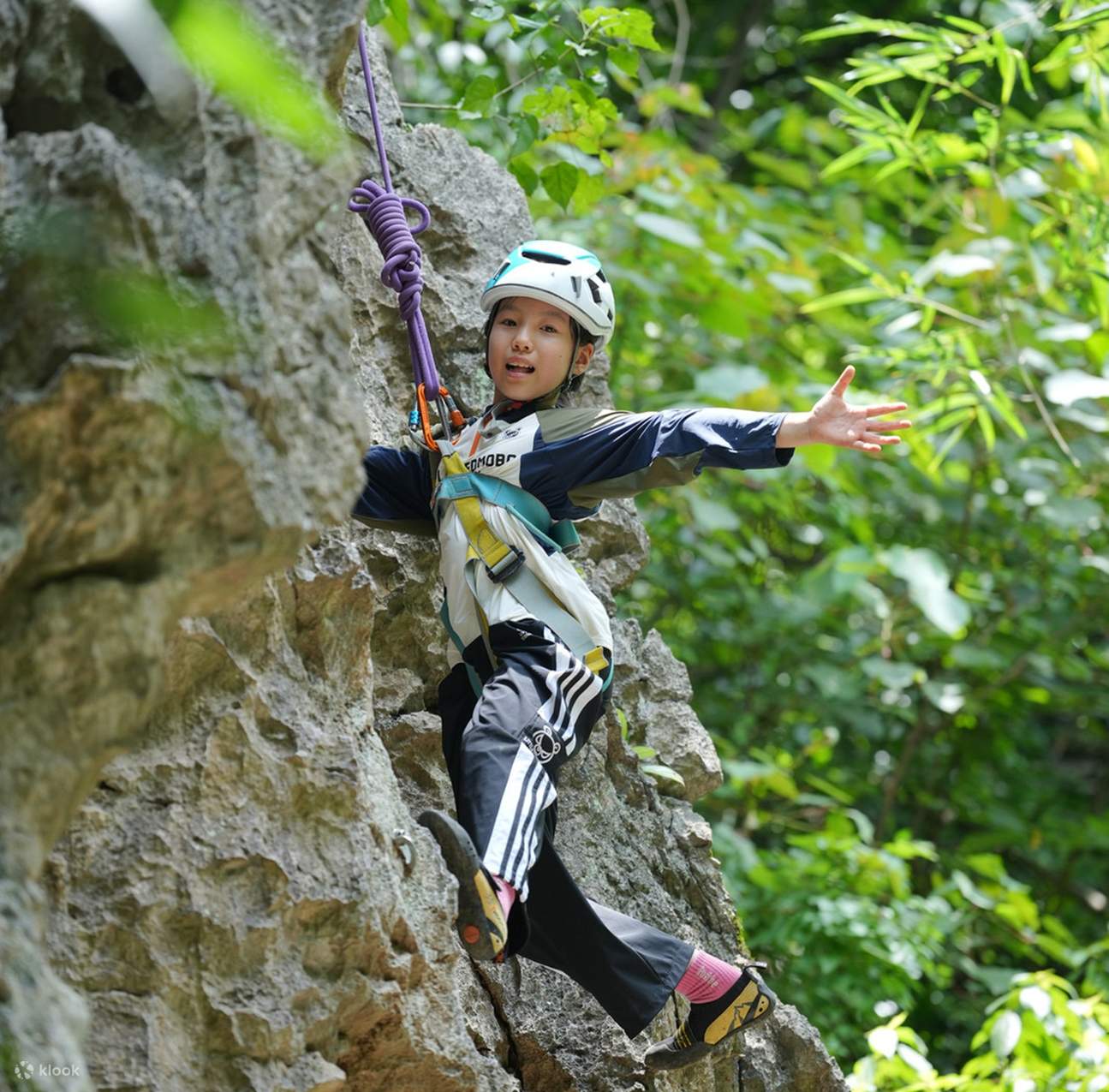 Selepas mendaki ke puncak, anda boleh berhenti untuk mengambil gambar dan menikmati pemandangan 