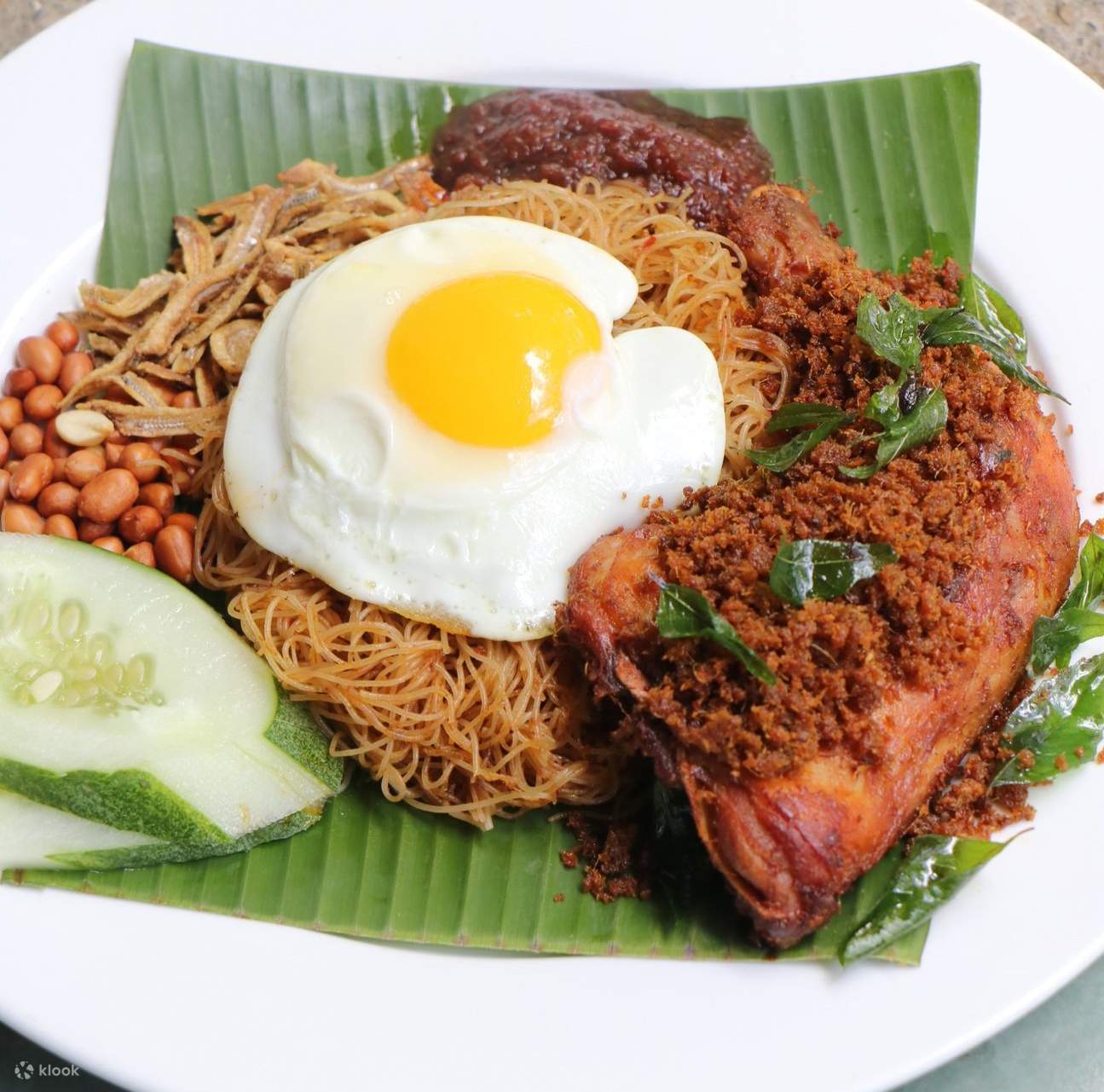 Mee hoon series pollo fritto con uovo