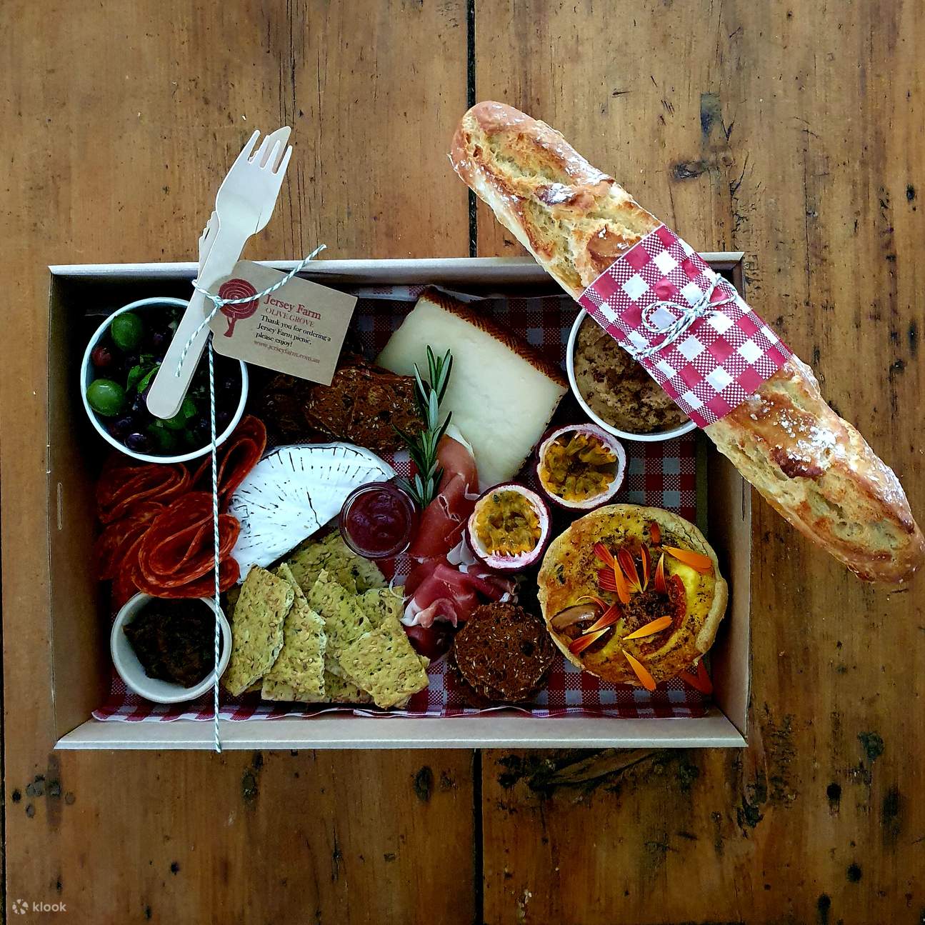 Nán lại dùng bữa trưa và mua giỏ hoặc đĩa thức ăn ngon tuyệt hảo