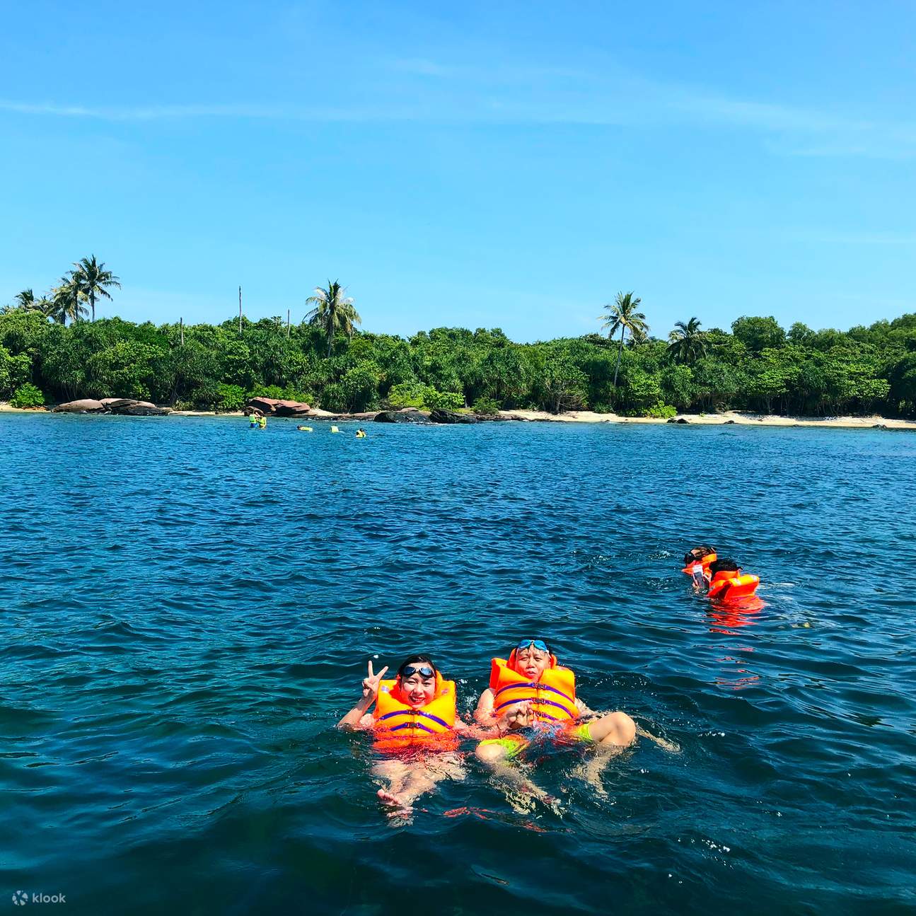 2 Islands Hopping Tour Hon Roi Hon Gam Ghi And The Rainbow Show In Phu