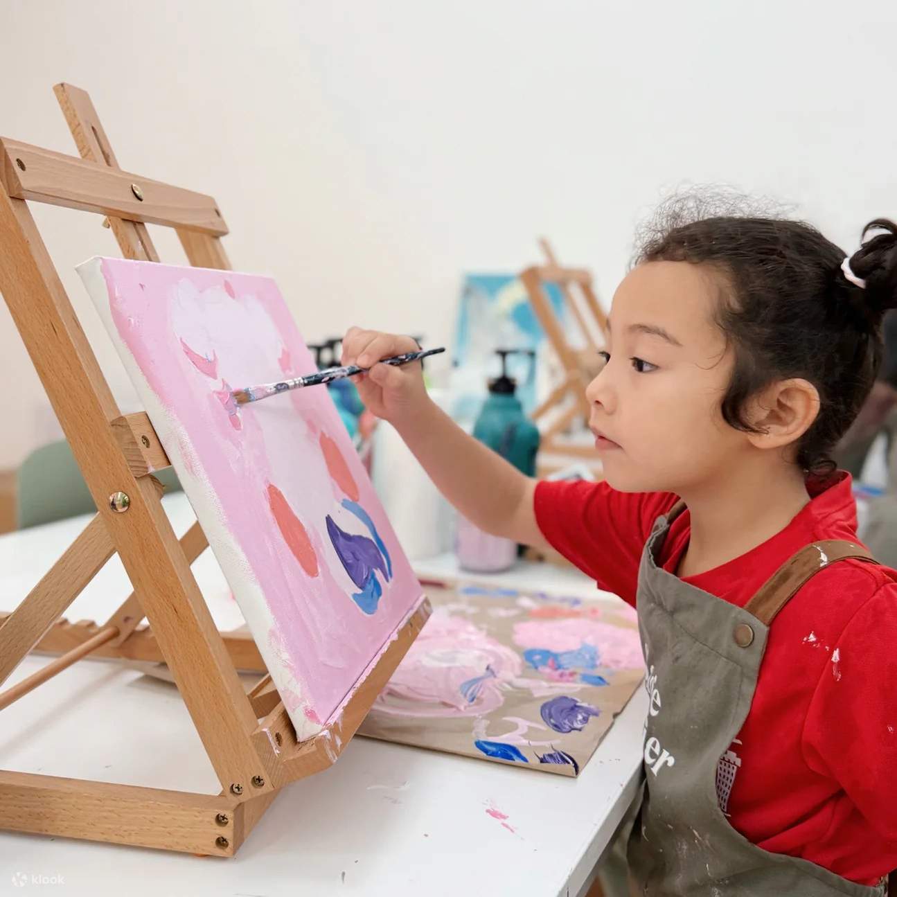 Vẽ tranh trên vải bạt