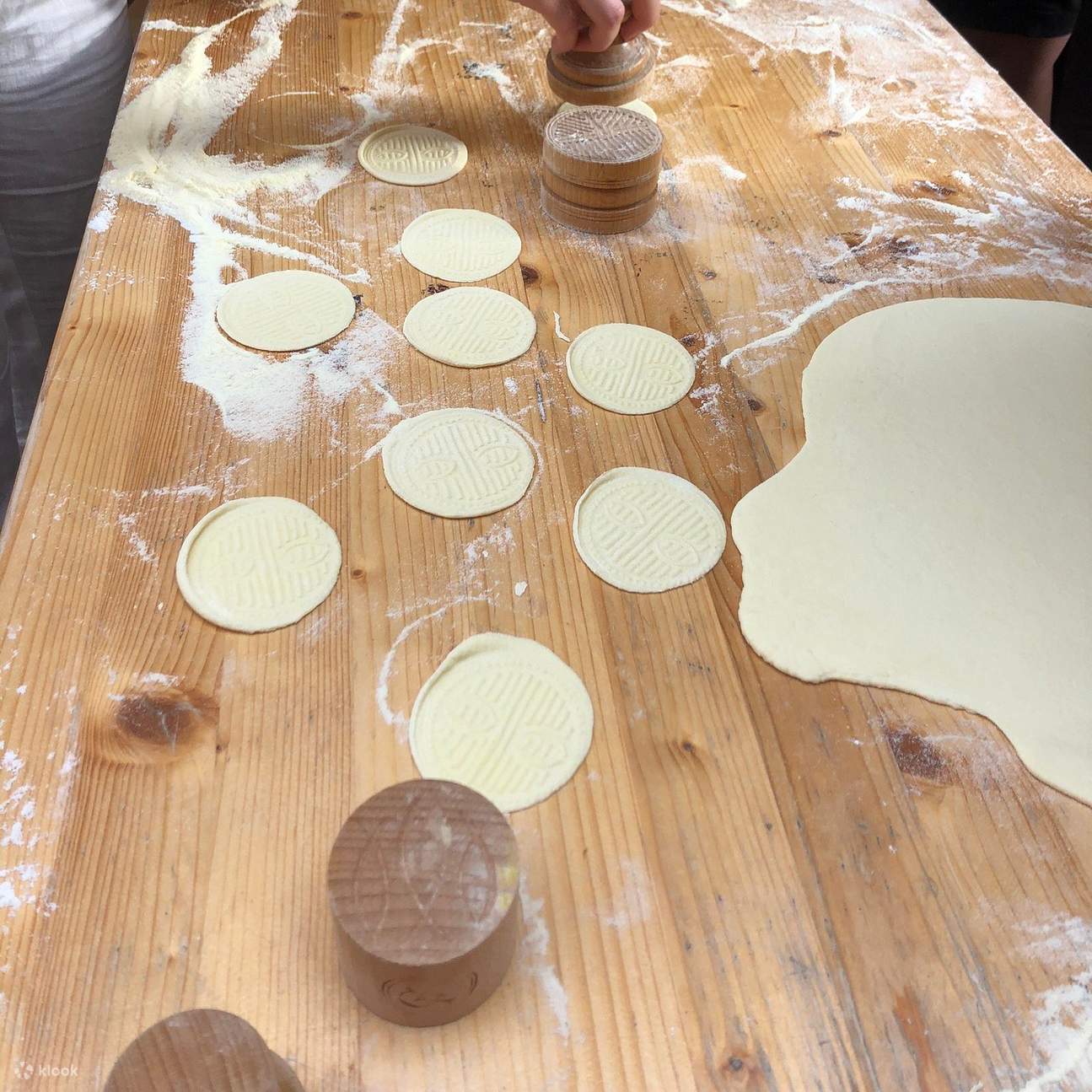 EXPERIENCIA PESTO CON MORTERO - CLASES DE COCINA - DEGUSTACIONES DE VINO