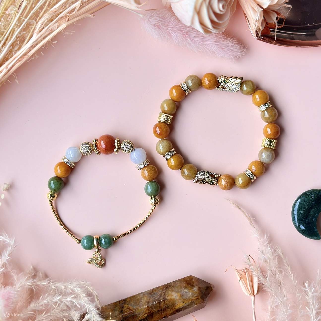 다양한 종류의 옥을 탐험해보세요. 황옥, 경옥, 사과색 옥, 흑오계, 백옥, 화전옥, 과테말라 옥 등을 만나볼 수 있습니다.