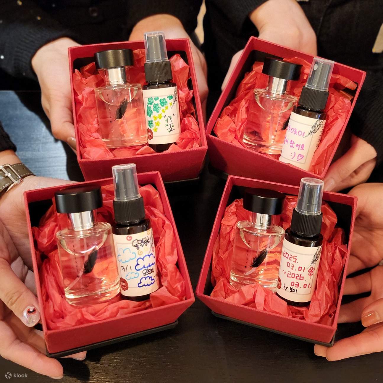 Mon propre parfum, fabriqué à la main. Ce sera un souvenir spécial avec une vraie signification.