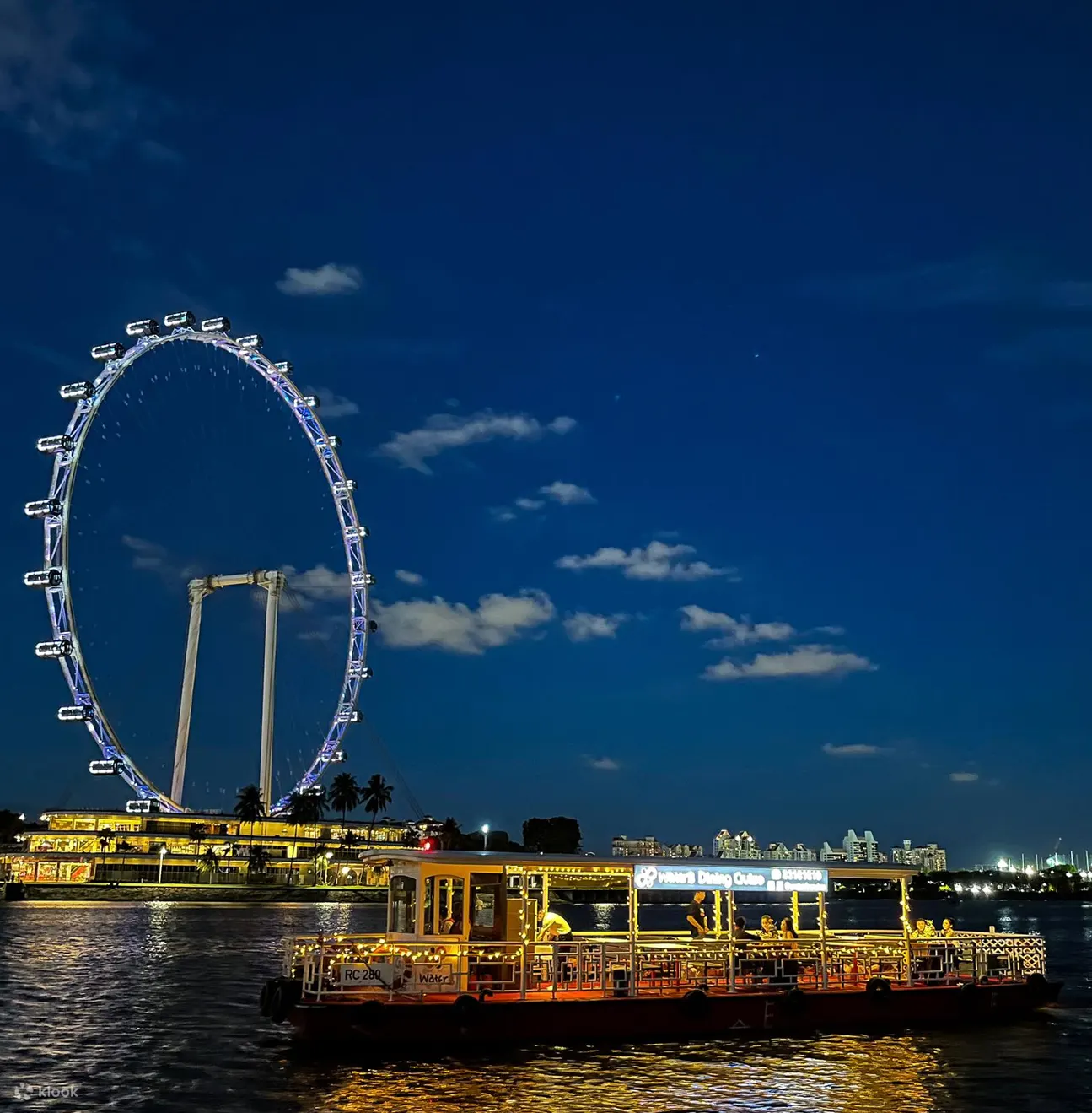 夜晚的滨海湾
