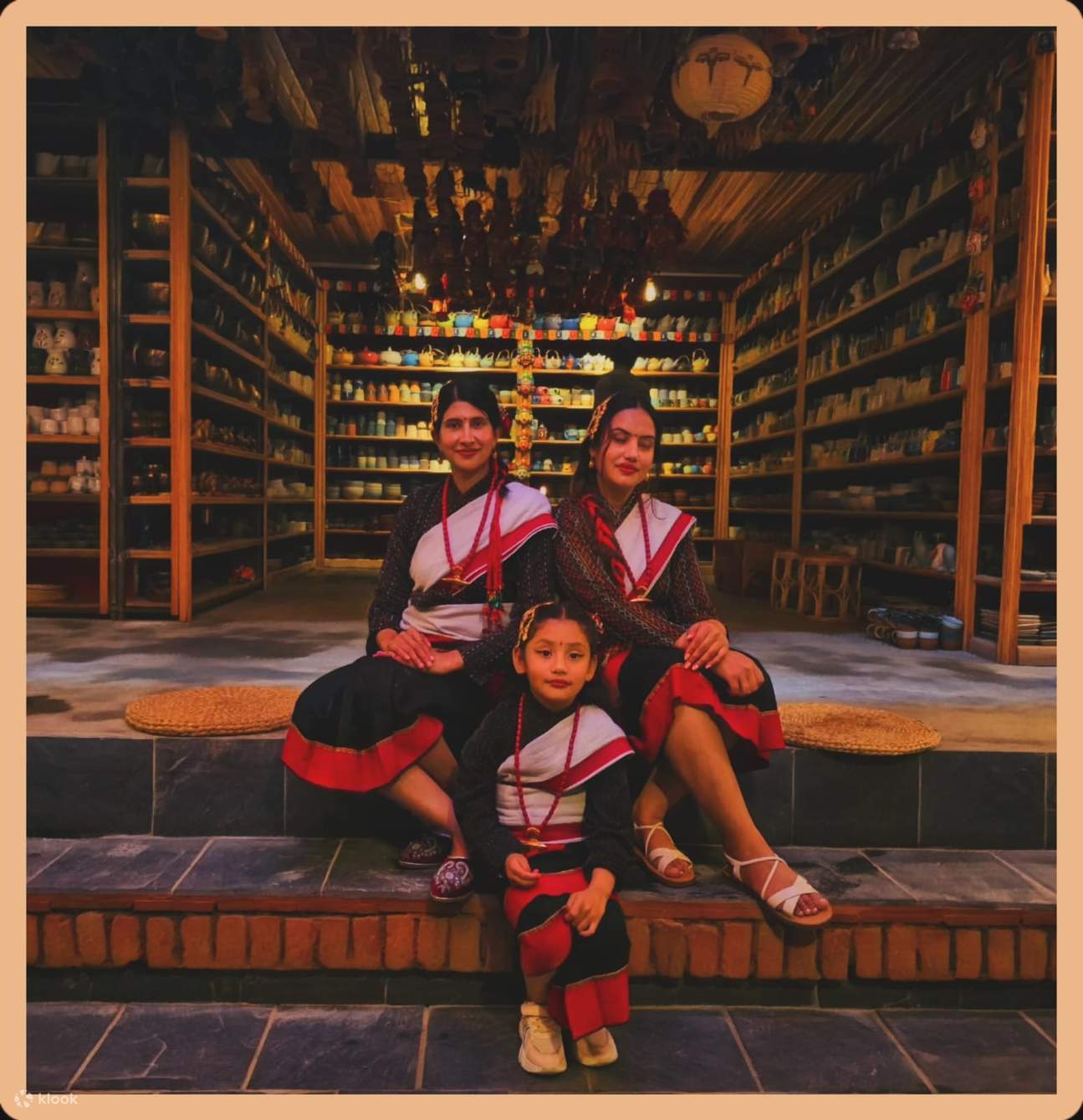 Une demi-journée à Bhaktapur : poterie pratique, musique sacrée et Juju Dhau