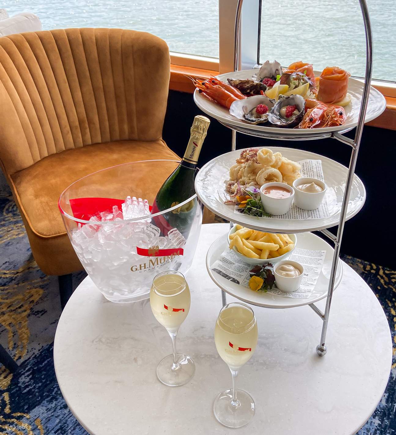 seafood G.H MUMM Grand Cordon cruise