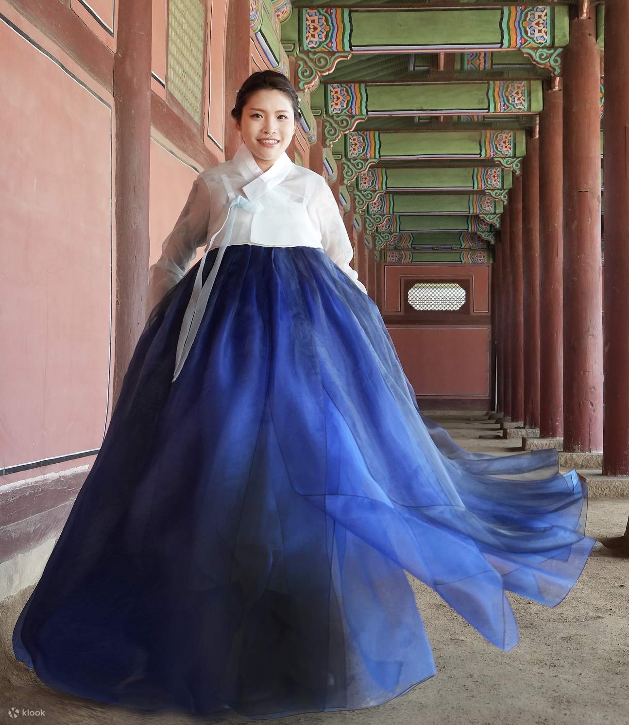 Chọn phong cách của riêng bạn từ hơn 100 mẫu hanbok kết hợp giữa truyền thống và xu hướng hiện đại. Các loại vải sang trọng và màu sắc thời trang kết hợp với nhau để làm cho ngày của bạn trở nên thật đặc biệt.