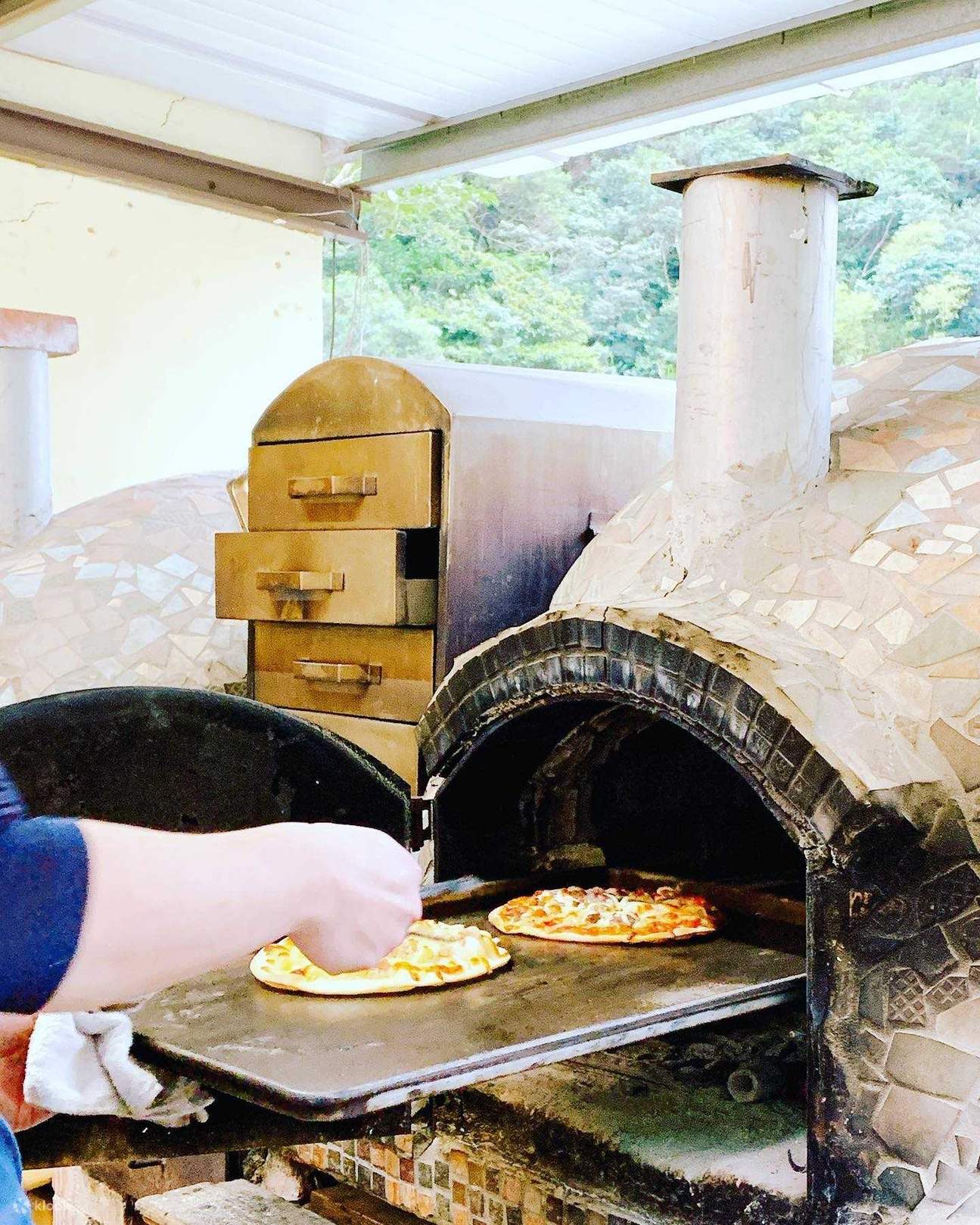 猪龍寨窯焼きピザDIY体験