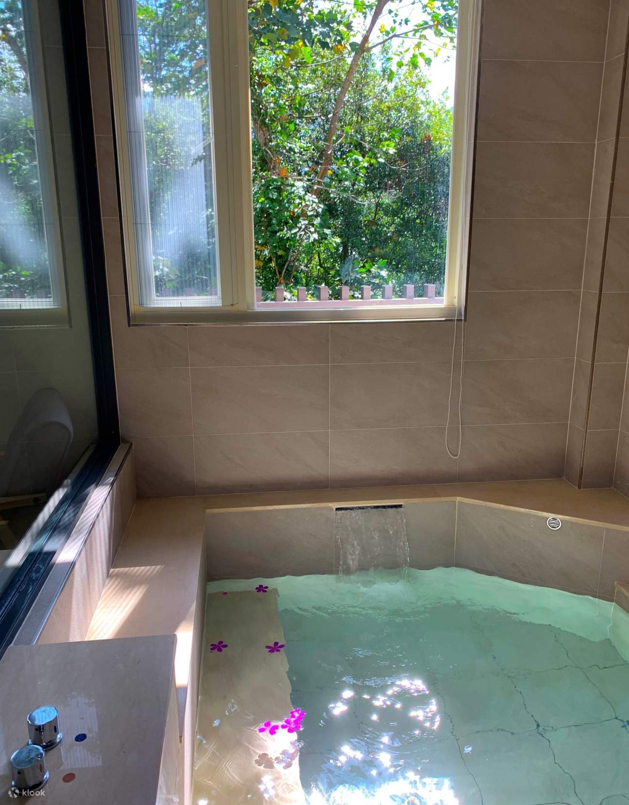 New Taipei: Wulai Taroko Music Hot Springs - Outdoor Open-Air Bath - Scenic View Bathhouse - Mini Golf Experience