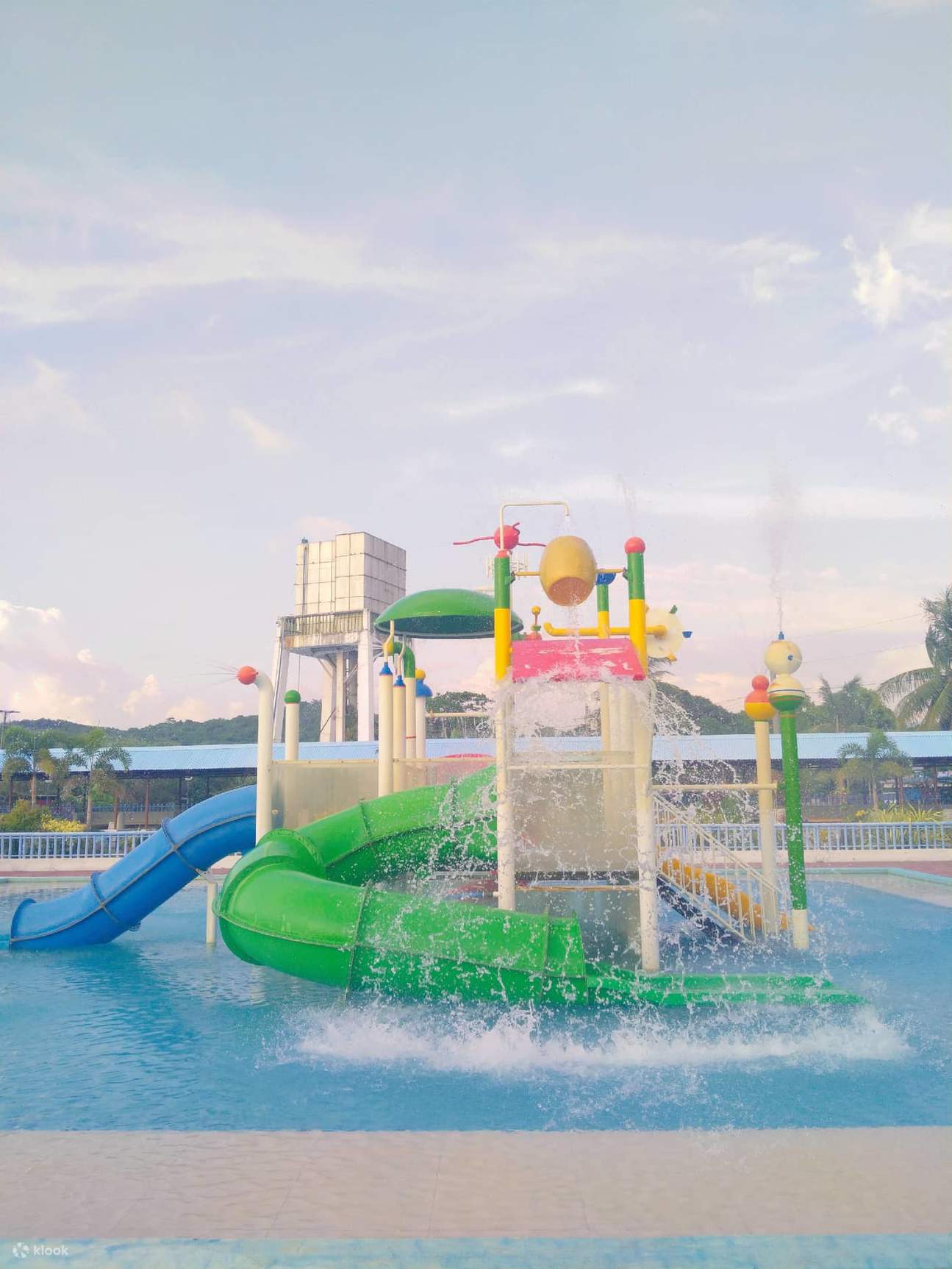 亚历克萨水上乐园滑水道