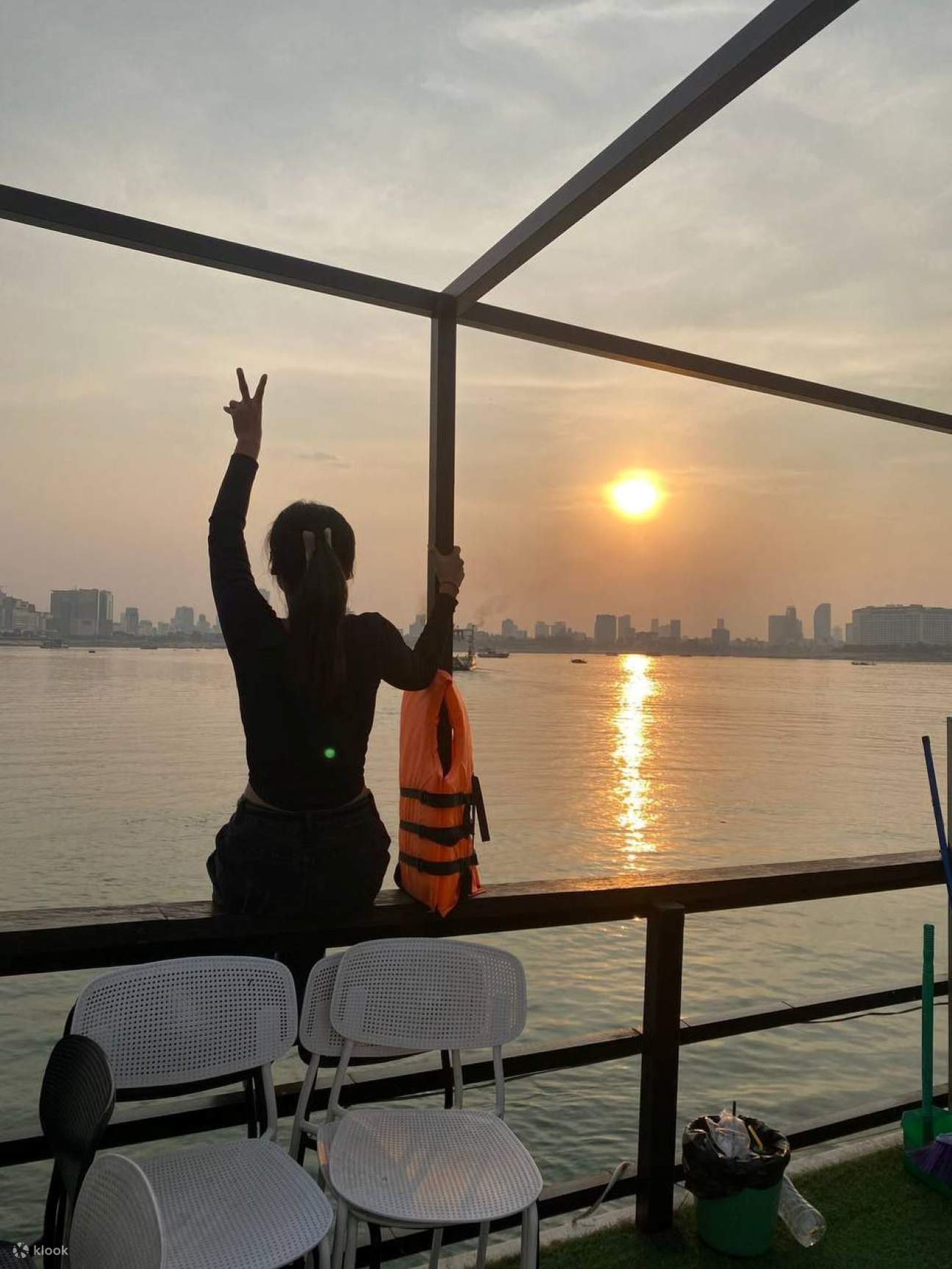 Excursion croisière au coucher du soleil à Phnom Penh : Bières à volonté et buffet BBQ