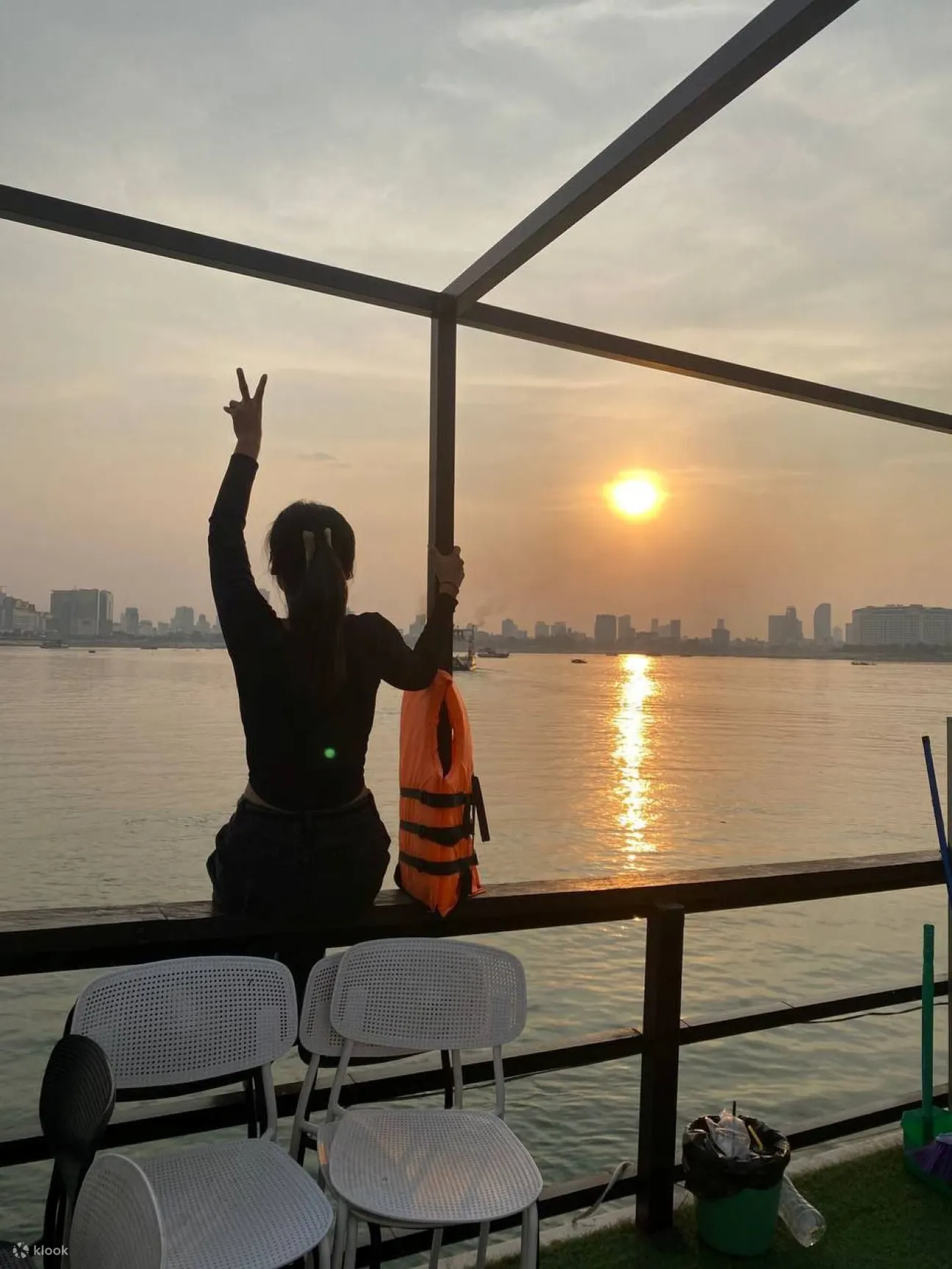 金边日落巡游：无限畅饮啤酒和烧烤自助餐