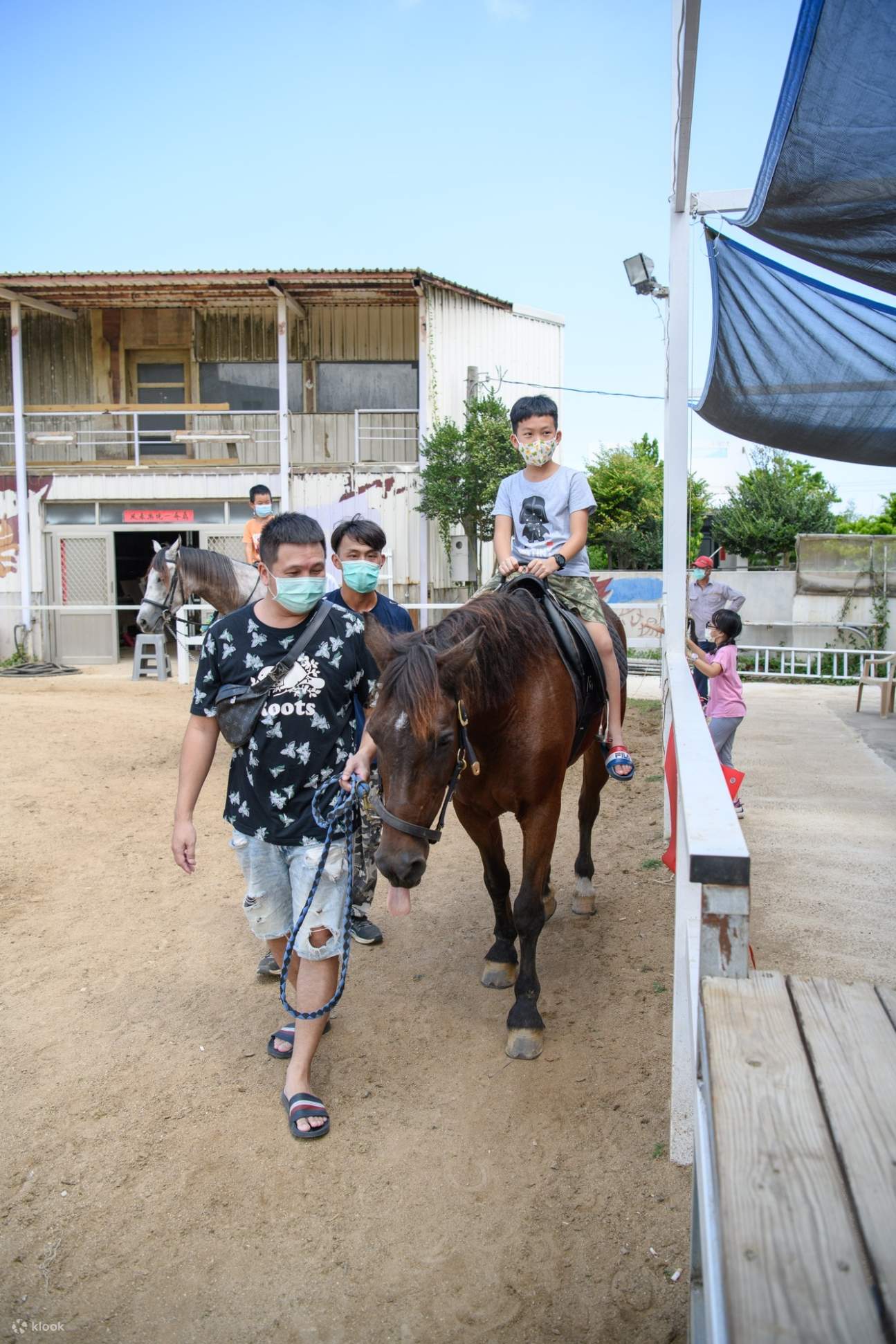澎湖戶外活動|驫風馬場|騎馬體驗&餵馬&馬匹知識教學 - Klook香港