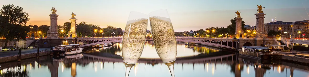 Bateaux Mouches 配香槟