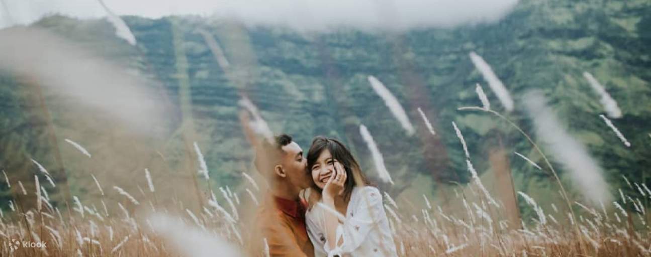 田野中的男人和女人