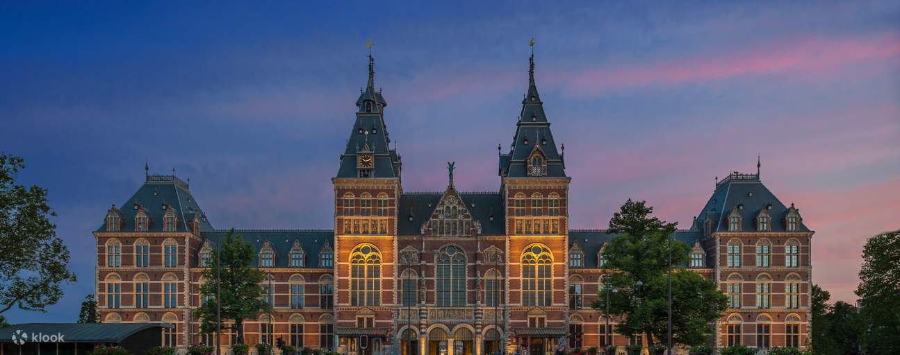 Rijksmuseum at dusk