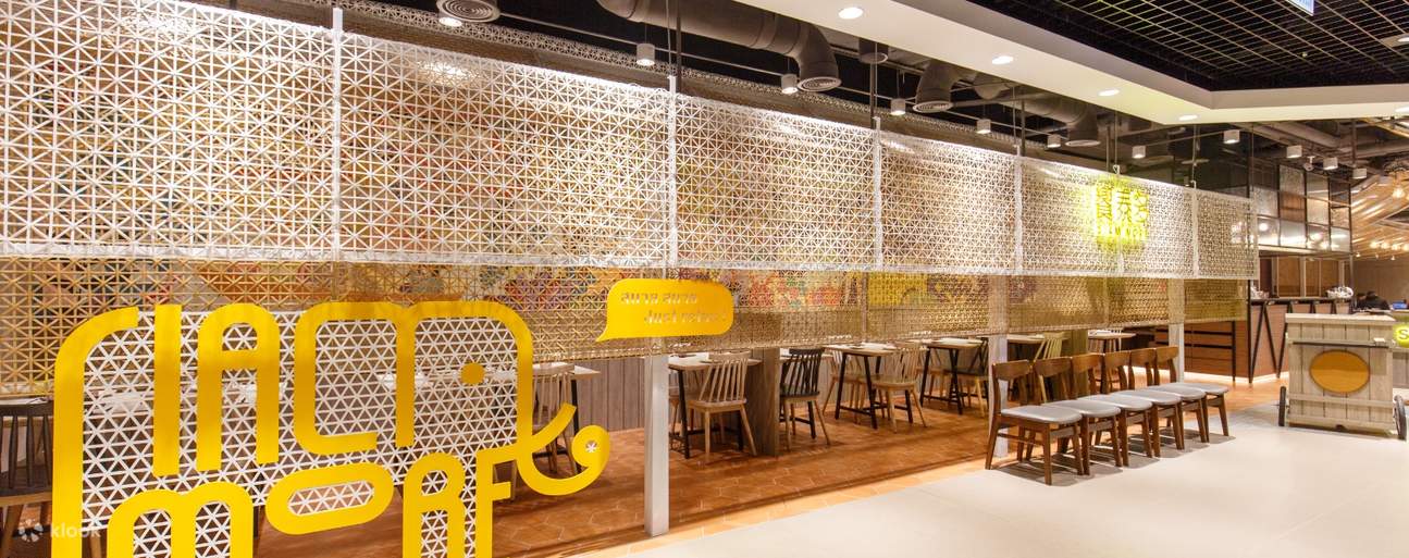 Various traditional Thai dishes at Siam More Thai Restaurant in Taipei