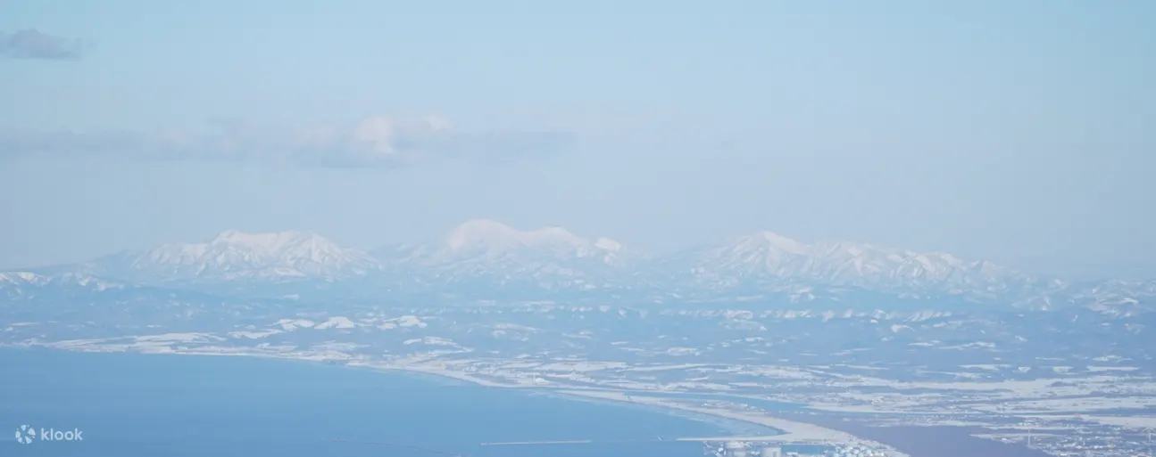 从滑雪缆车鸟瞰札幌
