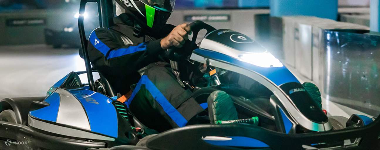 ผู้ขับขี่บน E-kart Emaar ที่ The Dubai Mall Zabeel