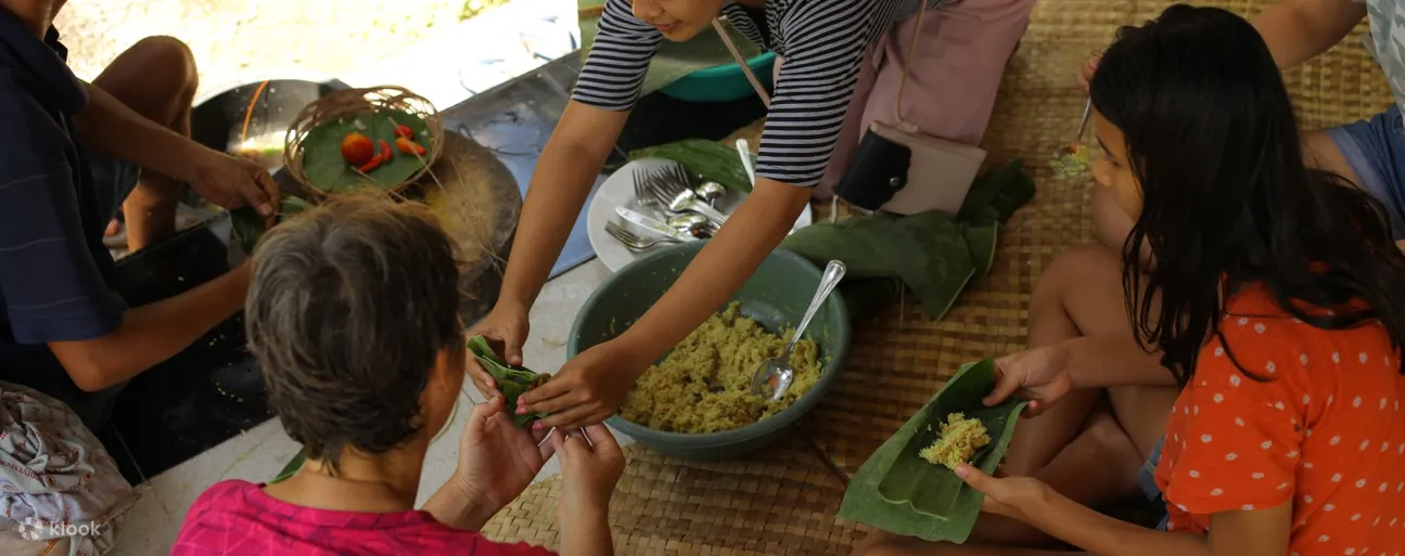 与龙目岛当地人一起做饭