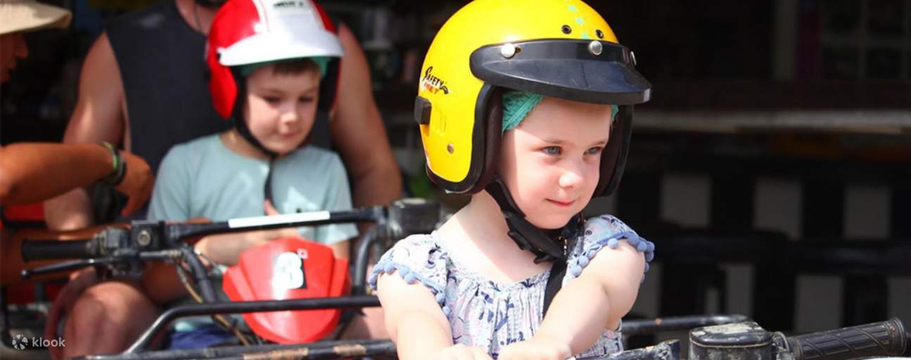 Niños en vehículos todo terreno en Kathu ATV Adventure