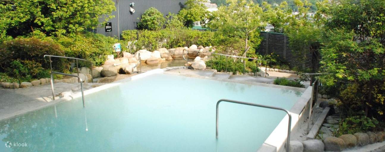 kolam air panas di Tsuki-no-yufune