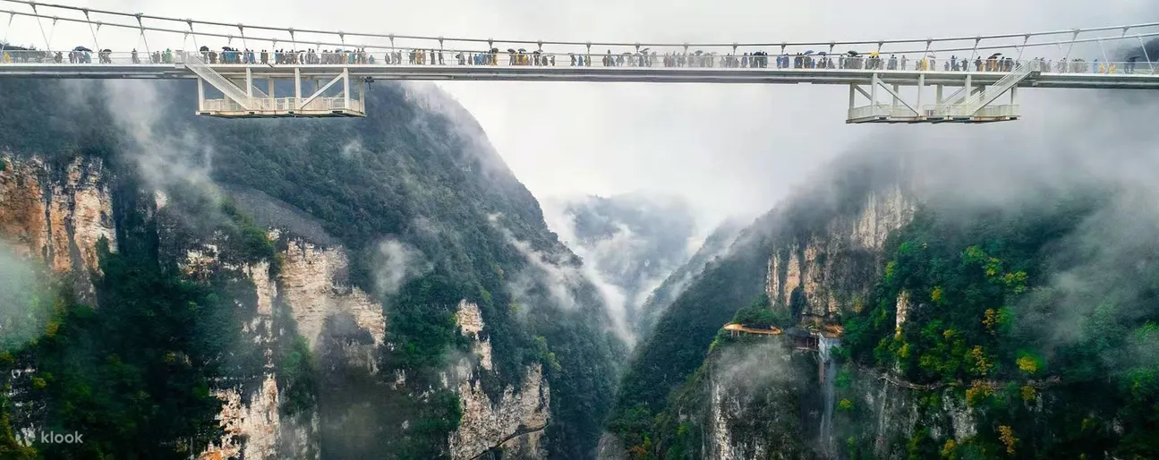 张家界大峡谷玻璃吊桥