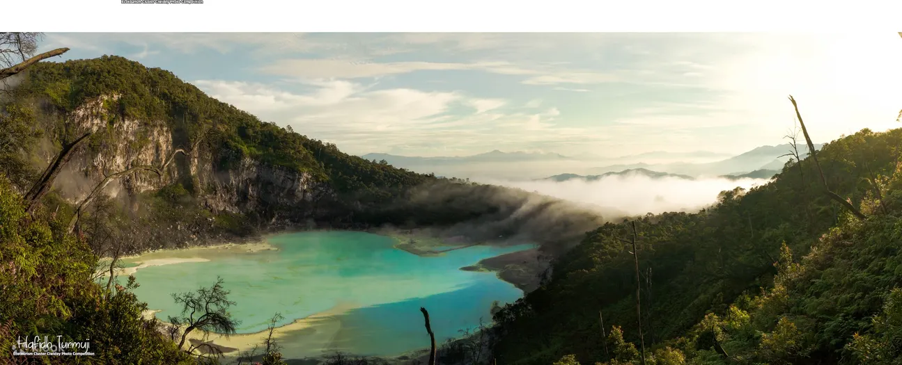 远处的 Kawah Putih 白色火山口