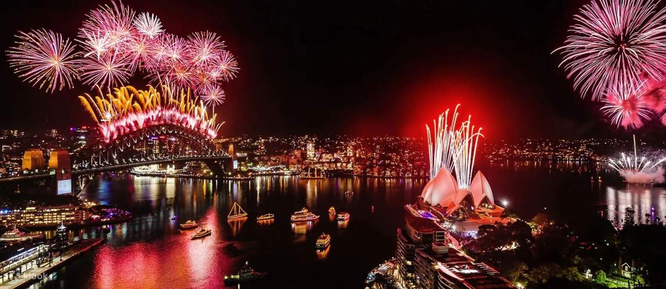 Alami bunga api tengah malam Sydney dari kedudukan pelabuhan utama Ocean Flyer!