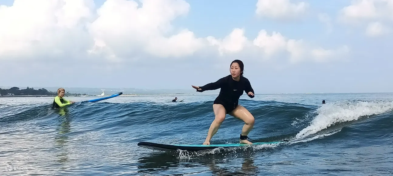 巴厘岛库塔的韩语教练教你冲浪