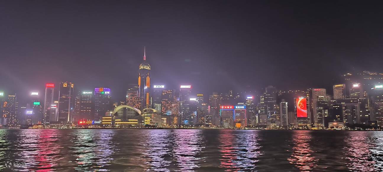 絵画、香港ビクトリアパーク 今春、香港のビクトリア・ハーバー沿いで様々なアートイベントが