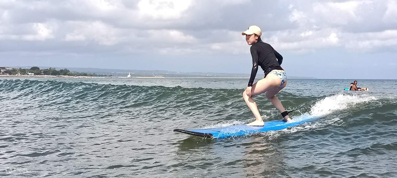 Cours de surf à Kuta Bali avec un instructeur coréen