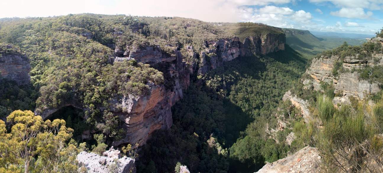 Six Foot Track Shuttle Bus From Jenolan Caves or Katoomba Klook