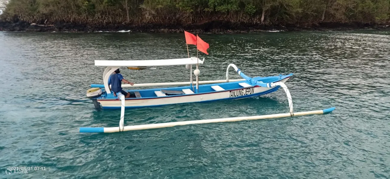 巴厘岛巴东白的蓝色潟湖和丹绒捷鹏浮潜