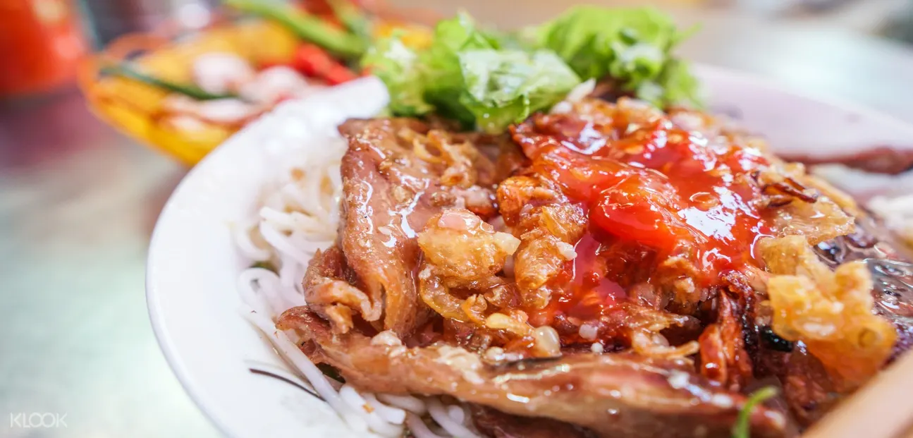 Bun Thit Nuong(烤豬肉粉條)