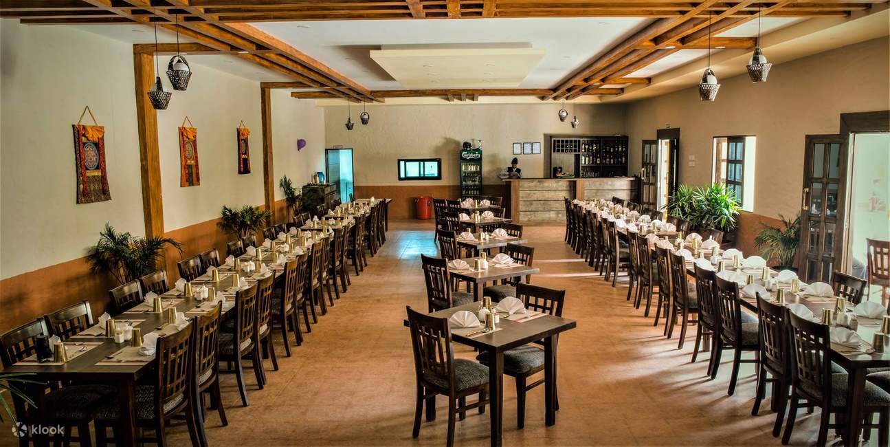 Cena con espectáculo cultural nepalí