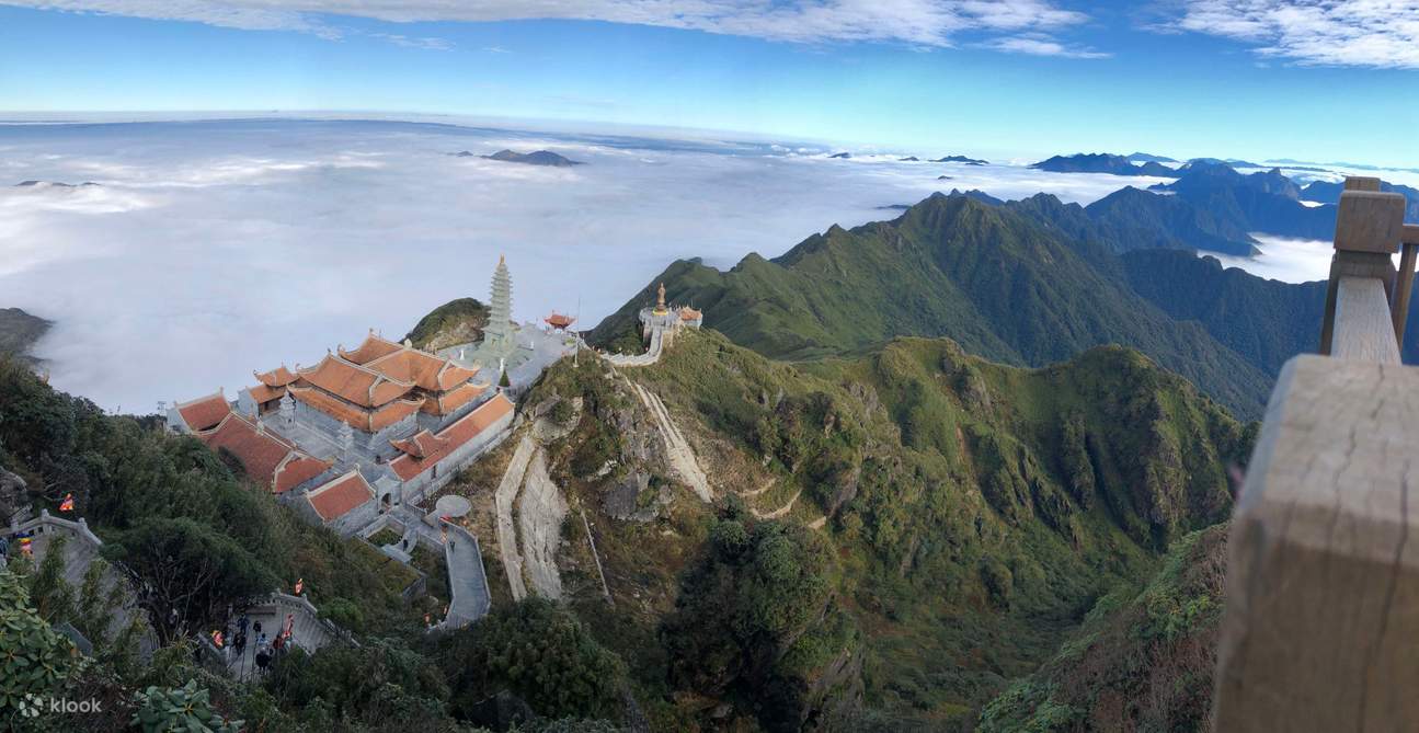 Kuil di gunung Fansipan