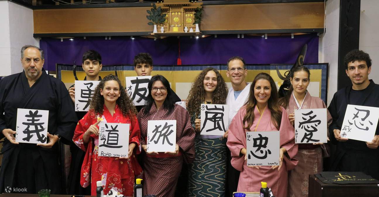 Pelajari kaligrafi dan Zen Jepun sambil memakai kimono