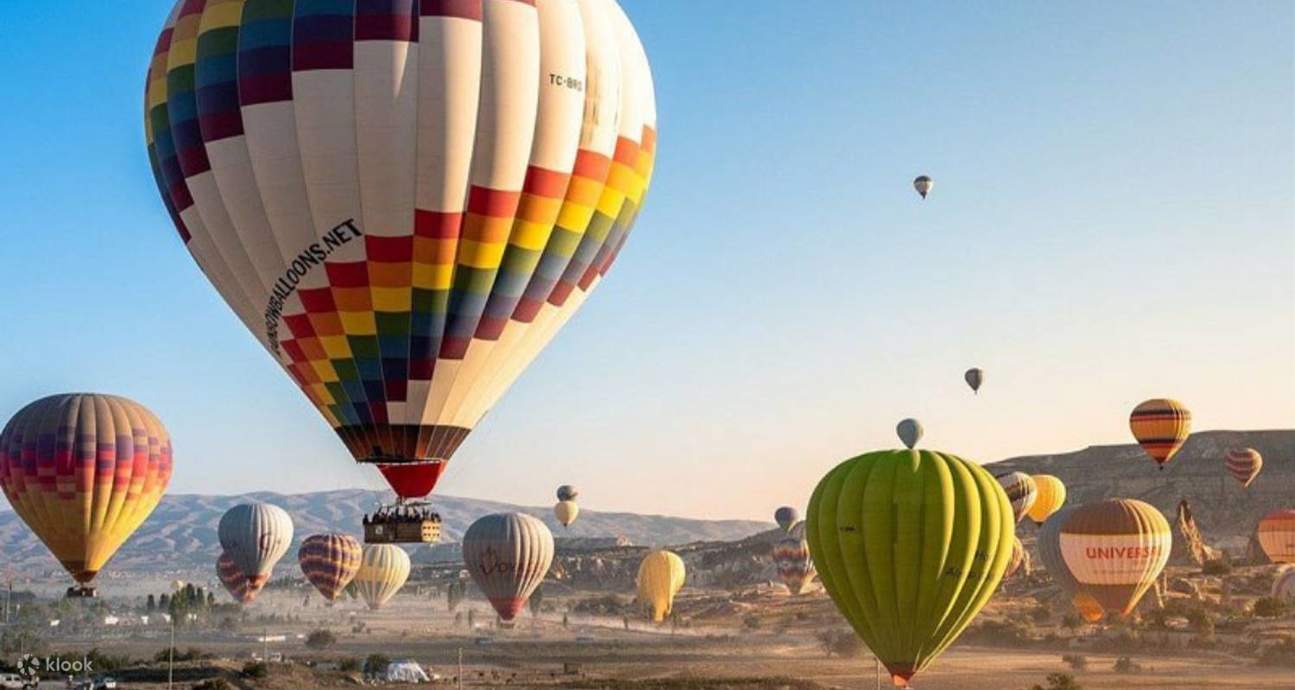 Atemberaubende Aussichten bei der Heißluftballonfahrt 