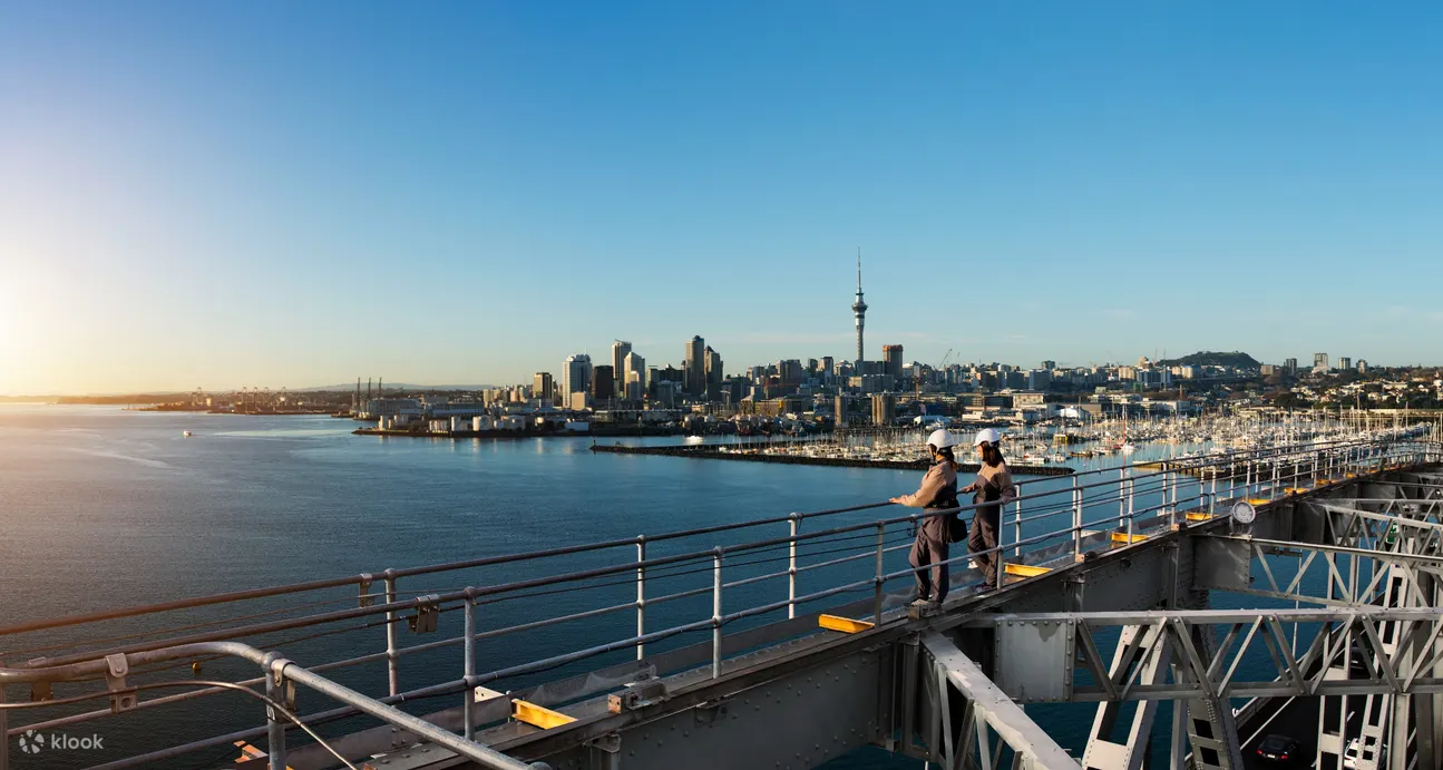Sunrise views ontop of Auckland Harbour Bridge