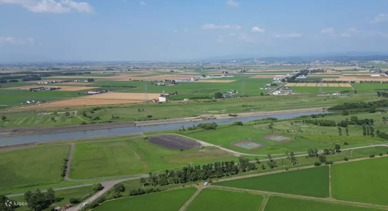 You can take pictures of the countryside from above.