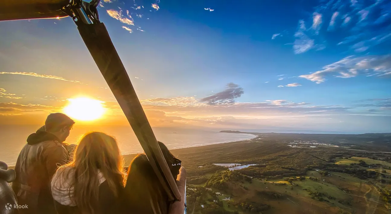 hot air balloon byron bay