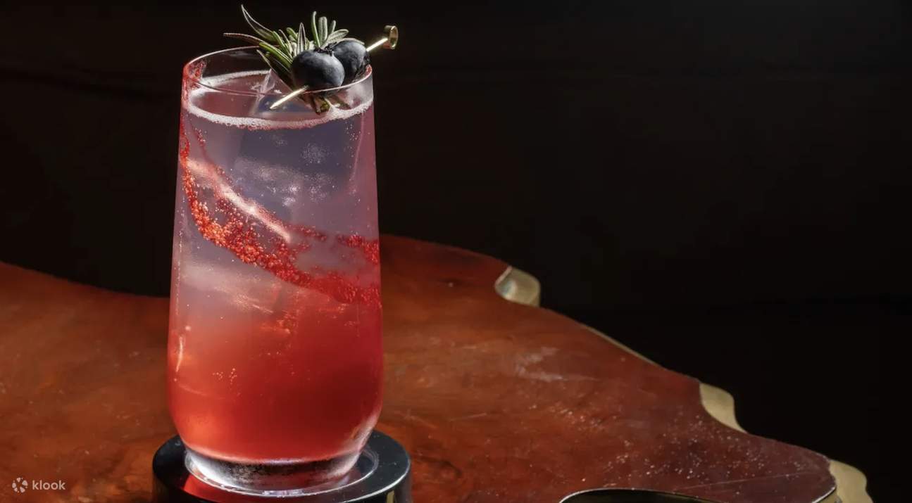 Cocktail Bar trên tầng 35 tại Penthouse Bar + Grill, Park Hyatt Bangkok